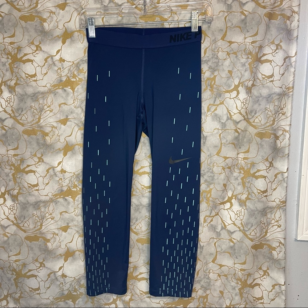 Nike Pro Linear Rain Capri Leggings Size Small